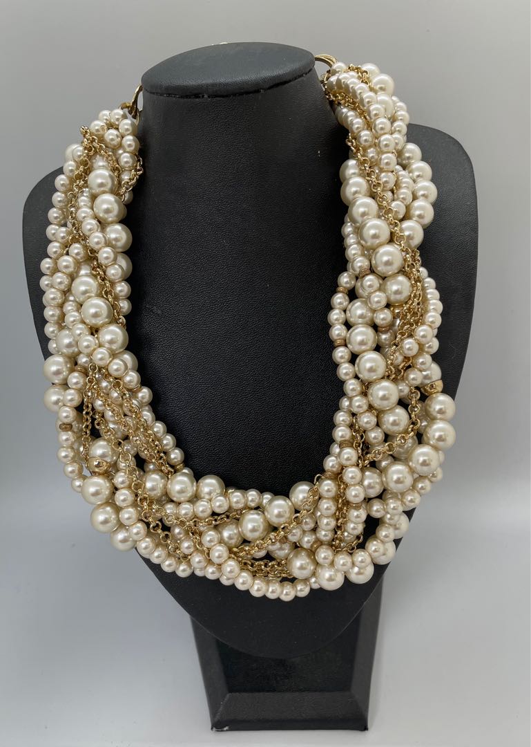 Twisted store pearl necklace