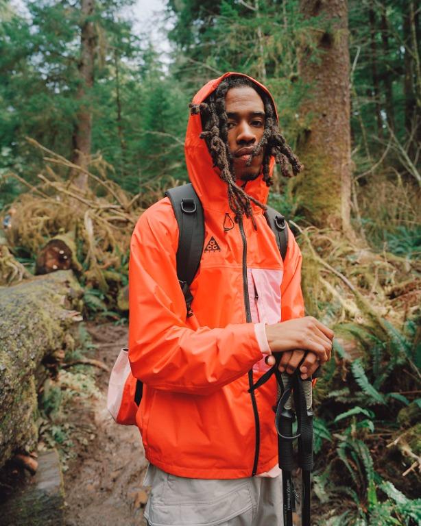 NIKE ACG Size Small 2.5L PACKABLE JACKET HABANERO RED LOTUS PINK