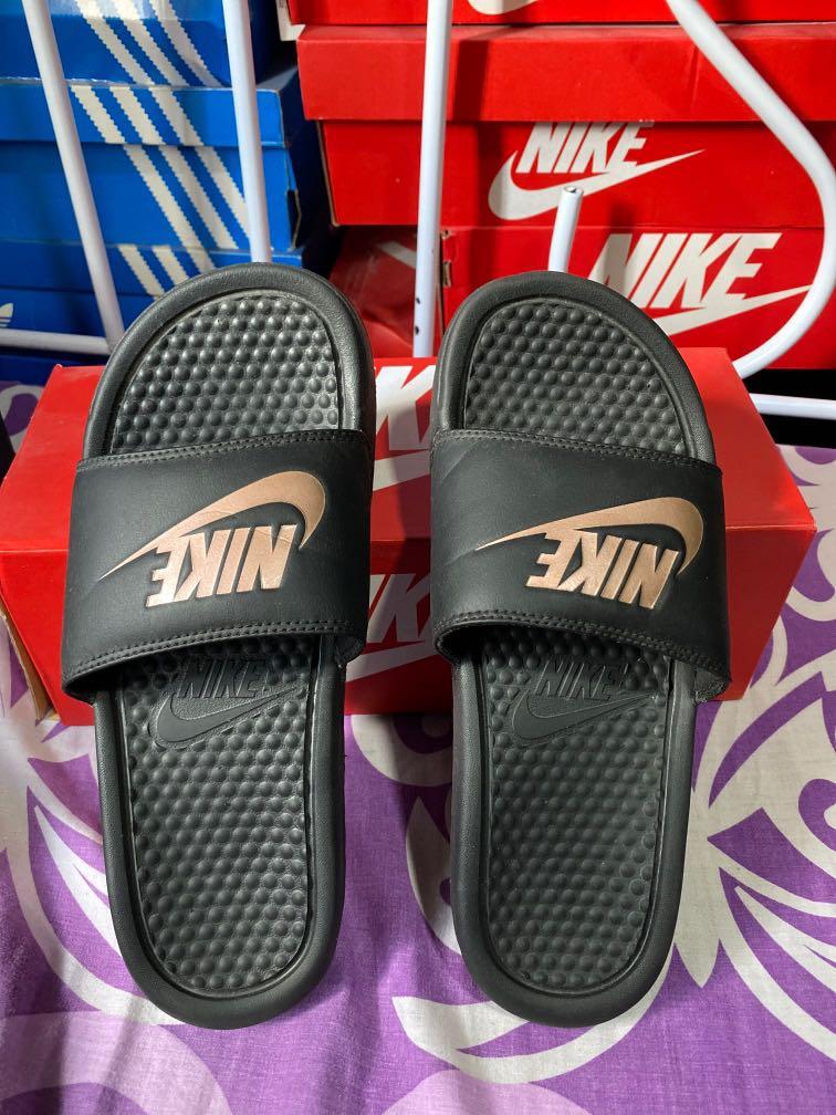 Nike benassi outlet slides waterproof