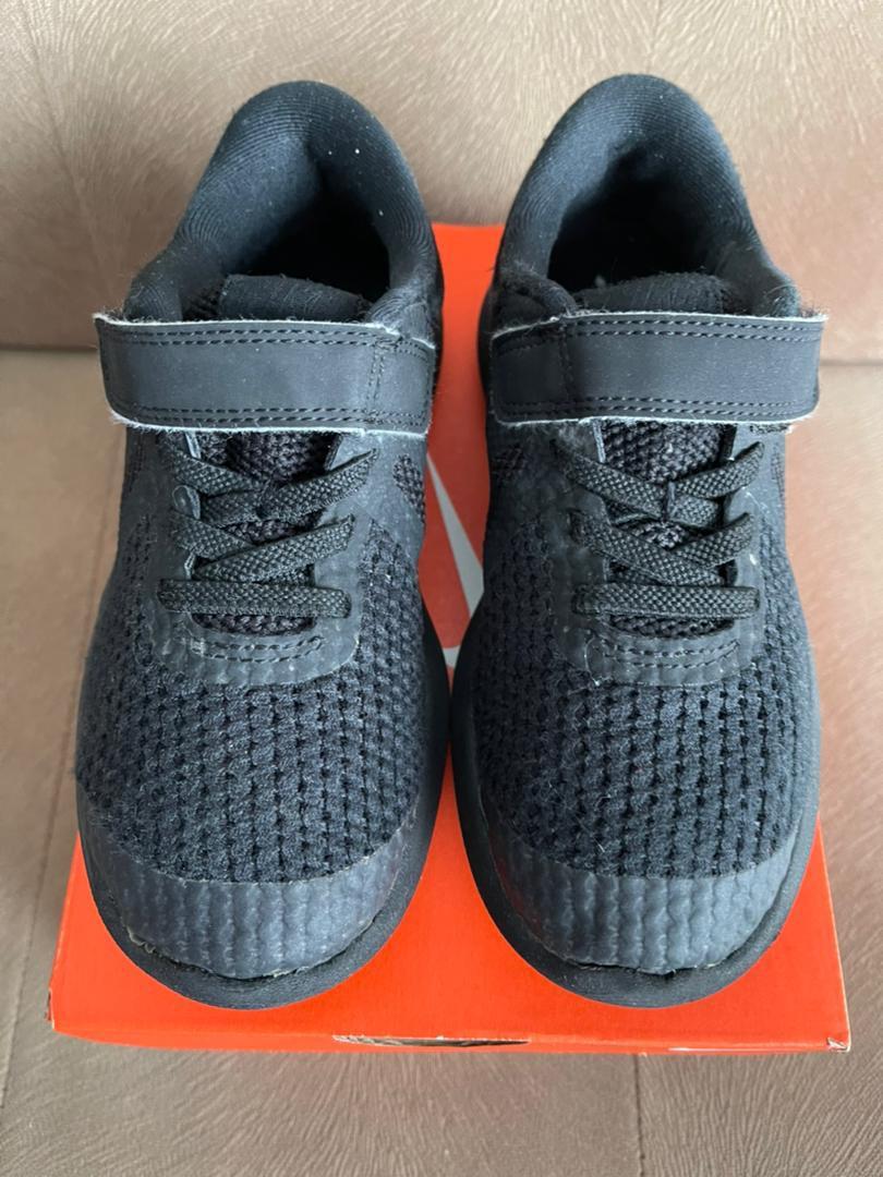 Nike school shoes revolution 4 store