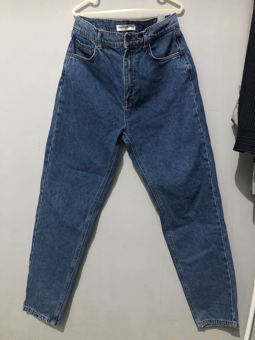 Pull \u0026 Bear Mom Jeans Eur 38, Fesyen Wanita, Pakaian Wanita, Bawahan di  Carousell