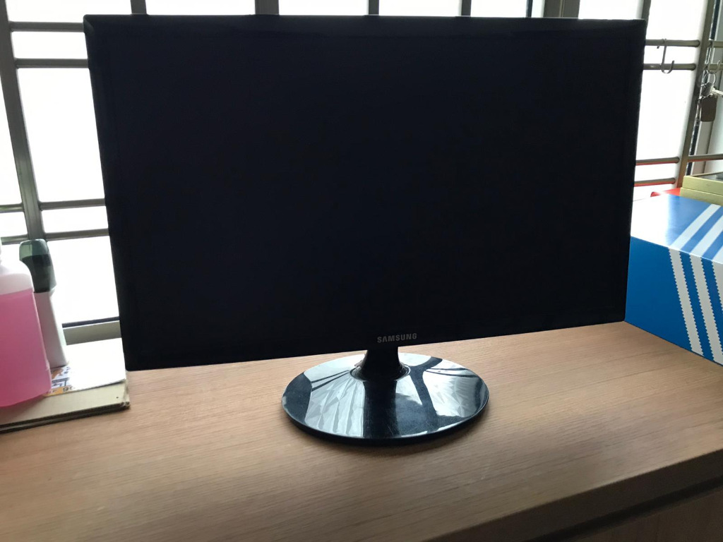 Samsung S22D300HY - SD300 Series - LED monitor - Full HD (1080p) - 22 ...