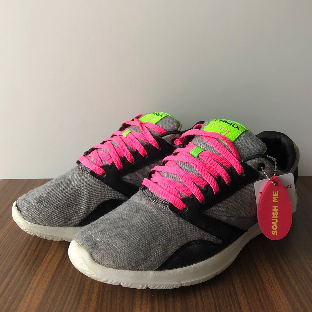 Squish me skechers hotsell