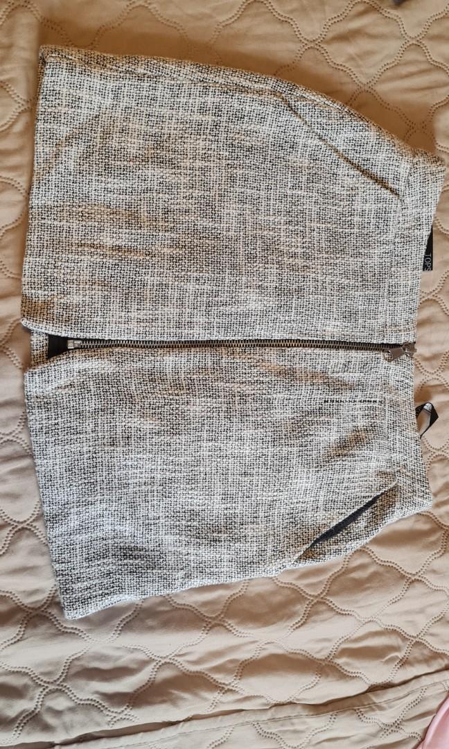 Topshop tweed skirt (Category: Skirts) located in Makati City. Submitted by celfies (Listing ID 1099958946, Image 3). Description: topshop tweed skirt.