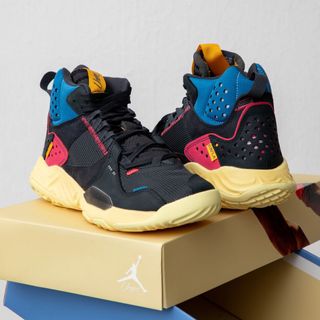 (Category: ) located in . Submitted by sneakers.ty (Listing ID 1100032880, Image 1). Description: .