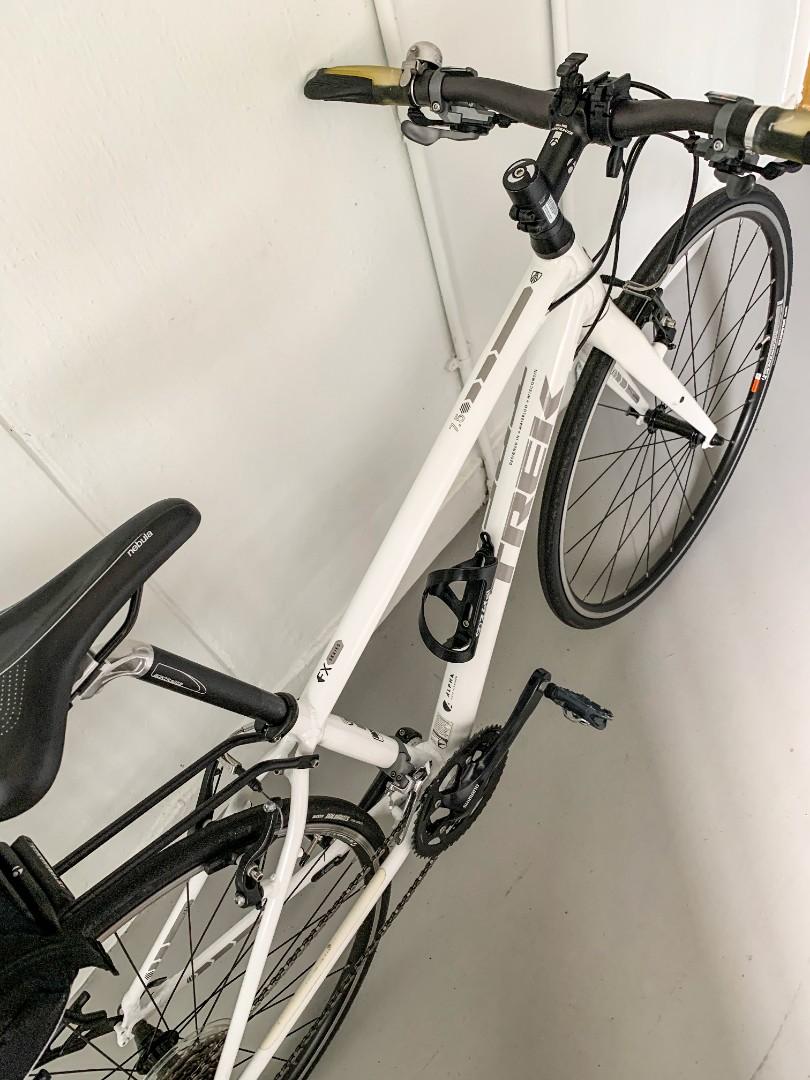2015 Trek FX 7.5 with pannier rack and bag Sports Equipment