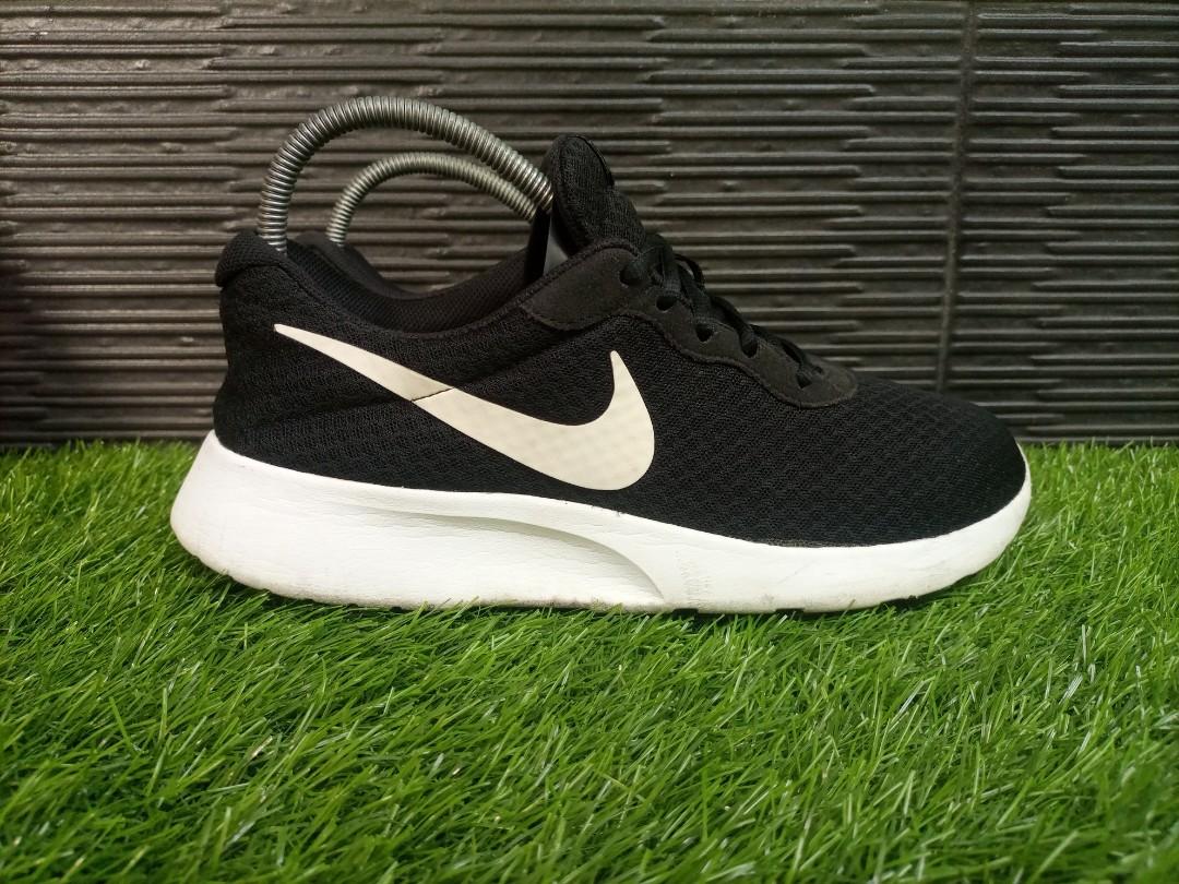 44 - Nike Tanjun, Fesyen Pria, Sepatu , Sneakers di Carousell