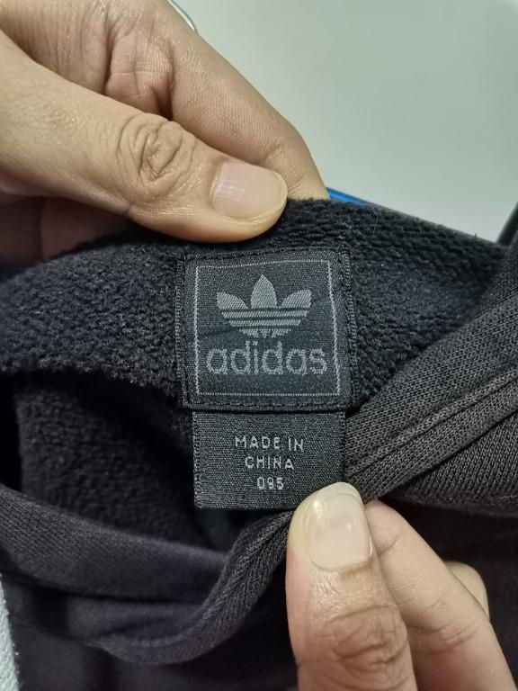 Adidas Trefoil Hoodie (Category: Hoodies) located in Iligan City. Submitted by luvinzz (Listing ID 1100246905, Image 2). Description: Adidas Trefoil Hoodie Large. 25.5L x 20W Excellent condition Slightly faded pero di halata kasi parang may vintage look siya. Slight discoloration sa to bottom part. P350 + sf.