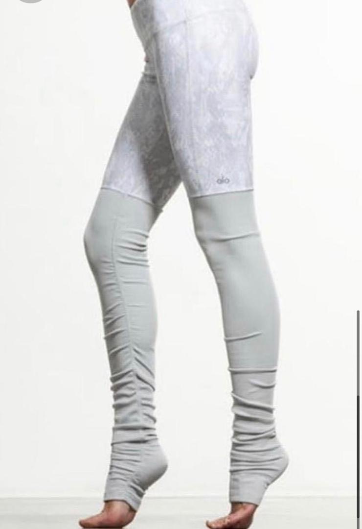 Alo Yoga White Goddess Legging ALOYOGA Men s Fashion Bottoms Joggers on Carousell
