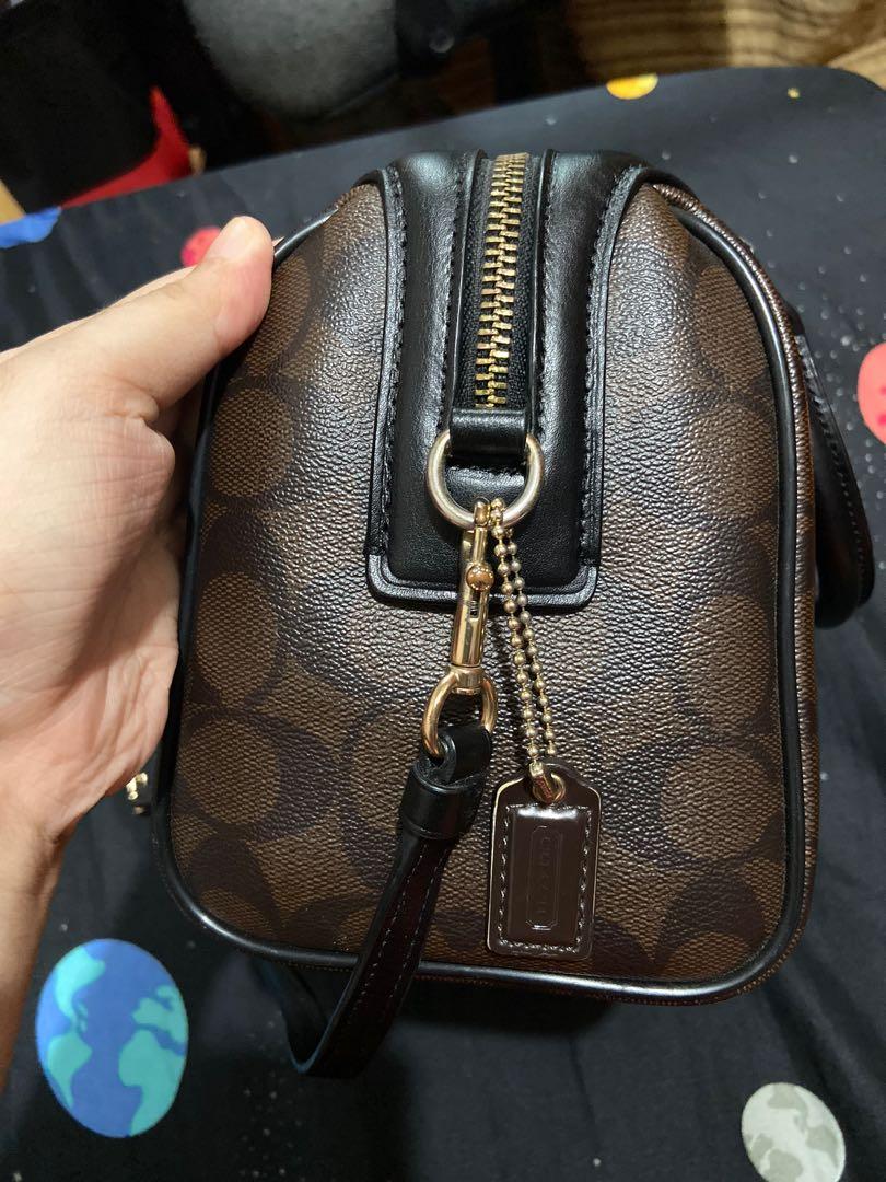 Coach Mini Bennett (Category: Luxury Bags & Wallets) located in Bacoor. Submitted by bloooooooooooomfields (Listing ID 1100278296, Image 3). Description: Preloved condition (Replaced tag -I lost the original one-tag is from my other coach pouch from US din See photos to appreciate Guaranteed Authentic from USA Not a fan of fakes Rfs: need to let go of some bags. I don’t have enough room for them.