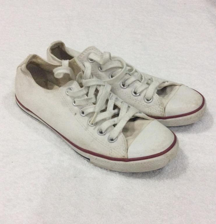 Converse Classic White Sneaker Size 8 Unisex (Category: Sneakers) located in Laur. Submitted by sree1992 (Listing ID 1100349906, Image 2). Description: ✨Authentic Converse. ✨Size 8 / 23 CM ✨Mens 5/ Womens 6.5/ UK 4.5 / eur 37.5 ✨Upper and lining: Textile ✨Sole: Rubber ✨Made in Vietnam ✨Condition: VGUC - 8/10. ✨No issue. Just need some laundry..