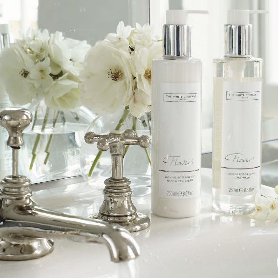 現貨 Gift Set Flowers Hand & Nail, 美容＆化妝品, 指甲美容＆其他 Carousell