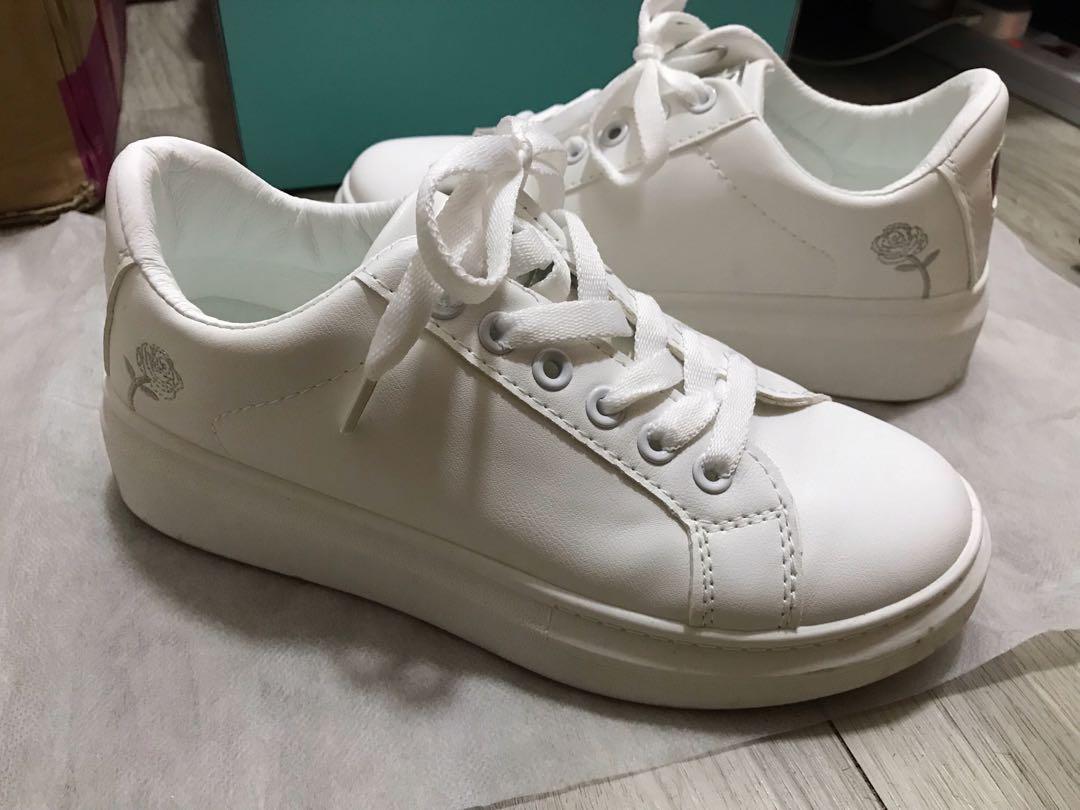 Girls sports new arrivals shoes white