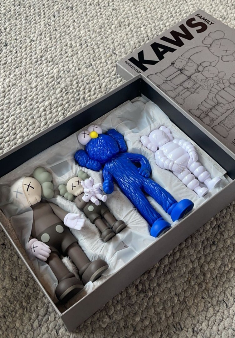 おもちゃ/ぬいぐるみKAWS FAMILY BROWN/BLUE/WHITE 新品未開封