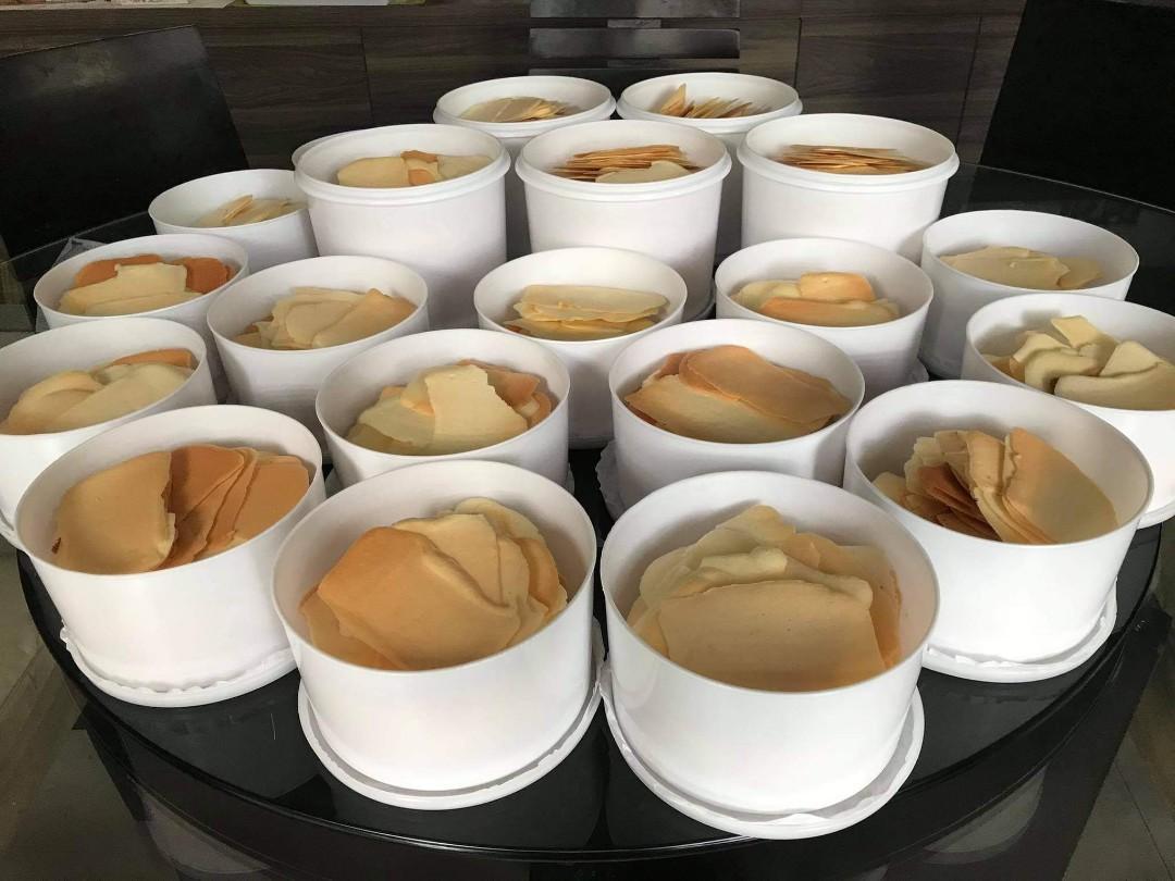 Lengua de gato thins (Category: Homemade Bakes) located in Quezon City. Submitted by salon_suppliess (Listing ID 1100281474, Image 2). Description: Dubbed "THE BEST LENGUA DE GATO IN THE METRO" 💯 Surely a melt-in-your-mouth experience! Your next favorite "tub of happiness" ❤️ full tub - P 780 half tub - P 500 - 100% homemade, fresh, & natural ingredients 🌱 - shelf life: 3 weeks 👍 - each tub, regardless of size, comes with a box 🎁 - we are acc
