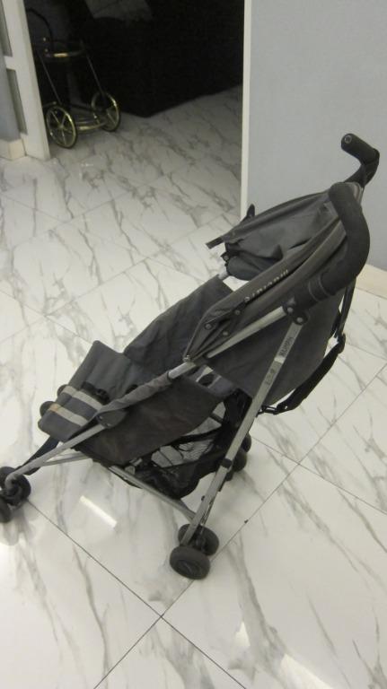 Maclaren stroller - Triumph model (Category: Strollers) located in Mandaluyong City. Submitted by sinjin22 (Listing ID 1100342756, Image 2). Description: Selling my maclaren stroller - Triumph model. Works perfectly, but has a small rip in the fabric. Price is P2,000. Pick up from my condo in Ortigas Pasig or I can send to you via Grab. .