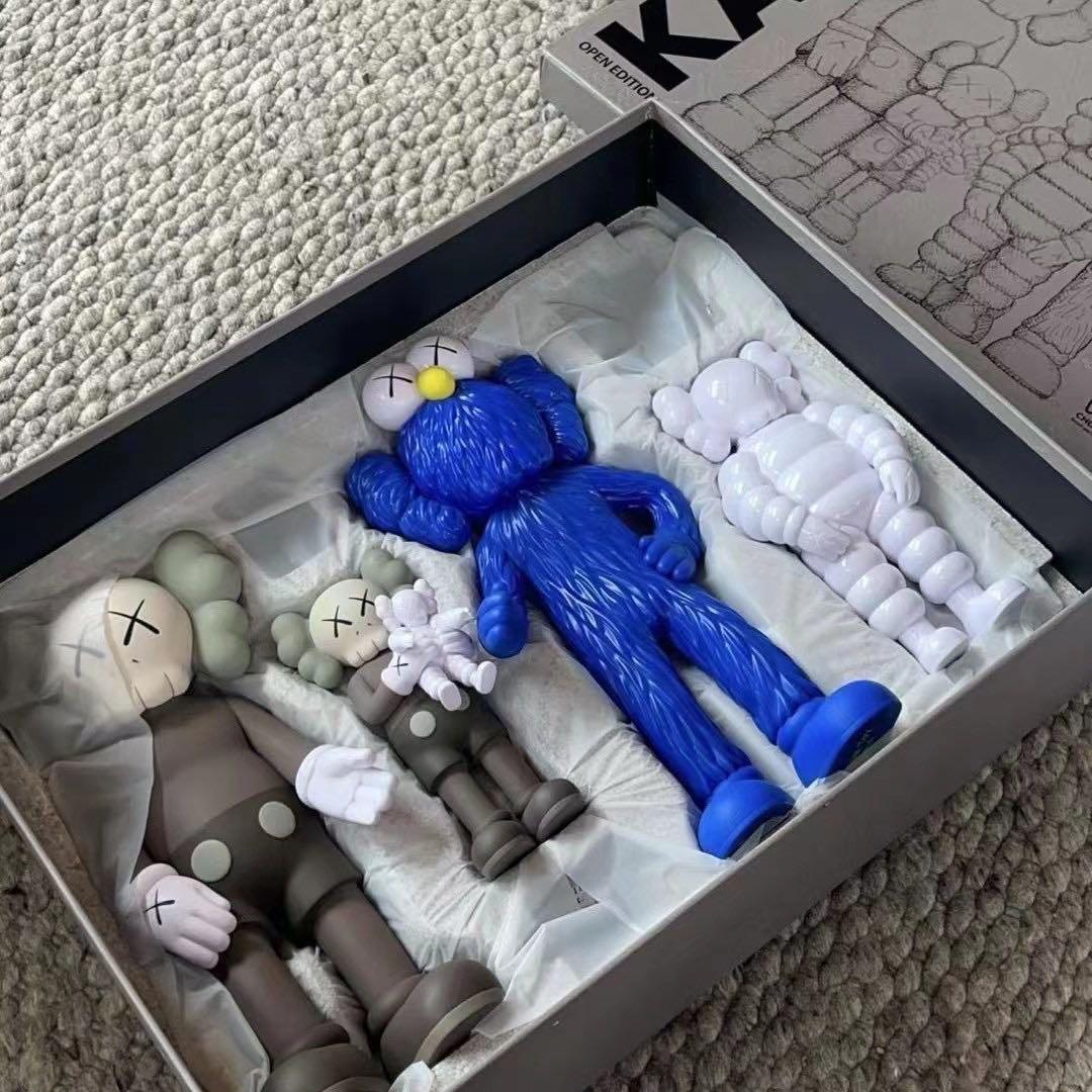 販サイトMEDICOM TOY KAWS FAMILY BROWN/BLUE/WHITE BROWN メディコムトイ カウズ ファミリー 新品未使用 未開封 キューブリック、ベアブリック