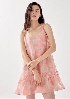 (Category: ) located in . Submitted by ohmywardrobe (Listing ID 1100238684, Image 1). Description: .