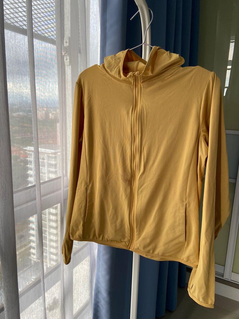 UNIQLO Airism Hoodie Jacket Has Stains Women s Fashion Coats