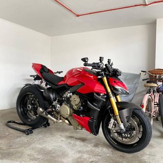 (Category: ) located in . Submitted by gleam.auto (Listing ID 1100409498, Image 1). Description: .