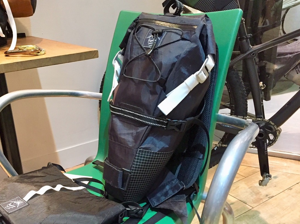 全新) ( 日版) RAWLOW MOUNTAIN BIKE' N HIKE BAG X-PAC EDITION BLACK