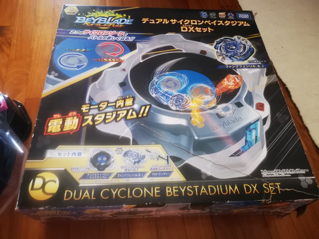 Desbordamiento Personas mayores arena Beyblade Dual cyclone beystadium., Hobbies & Toys, Toys & Games on Carousell
