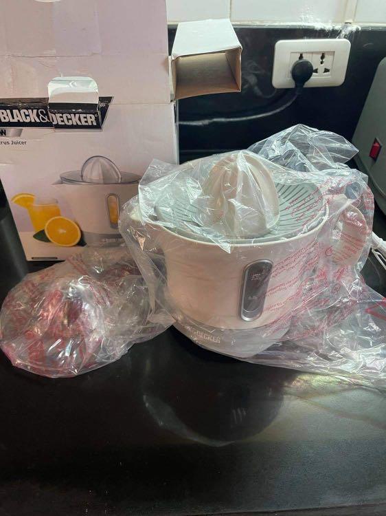 Brand new Black and decker juicer (Category: Juicers, Blenders & Grinders) located in Paranaque City. Submitted by iveskixs (Listing ID 1100556266, Image 2). Description: Brand new Juicer 1500 pesos.