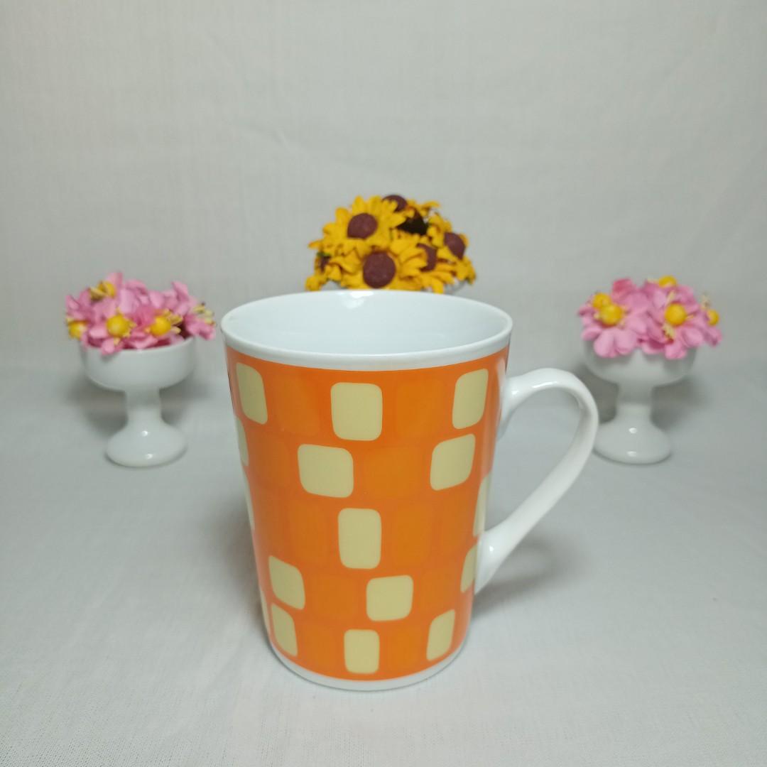 CHECKERED TALL MUG (Category: Coffee & Tea Tableware) located in Makati City. Submitted by nyxhemera26 (Listing ID 1100585238, Image 1). Description: CHECKERED TALL MUG • UNBRANDED.