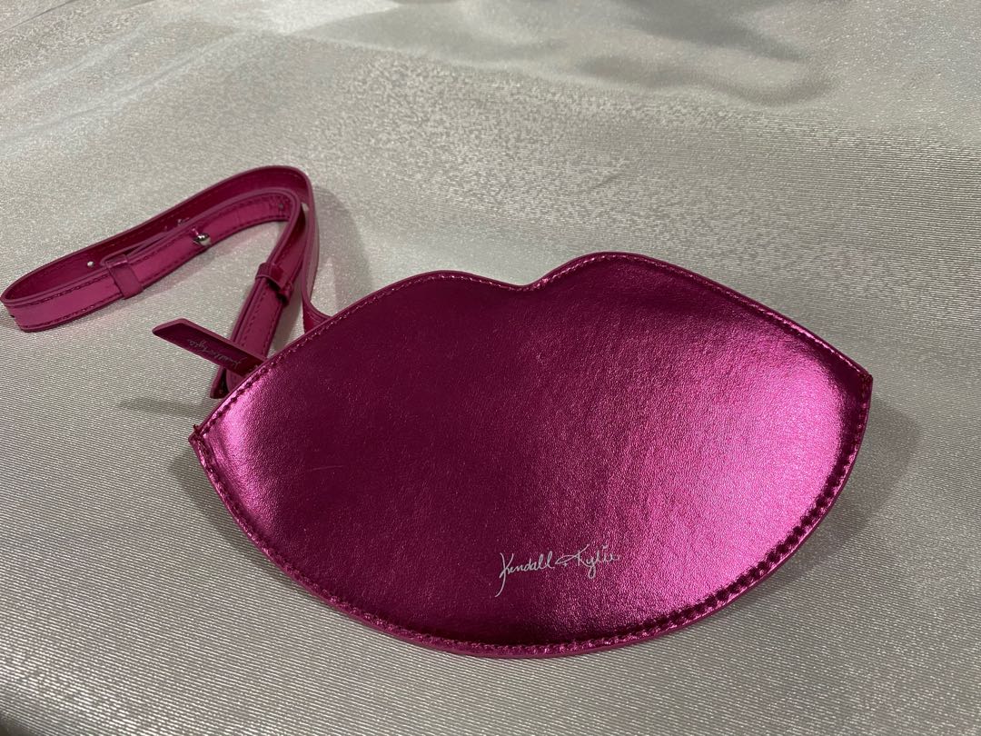 Kendall and kylie lip bag hot sale