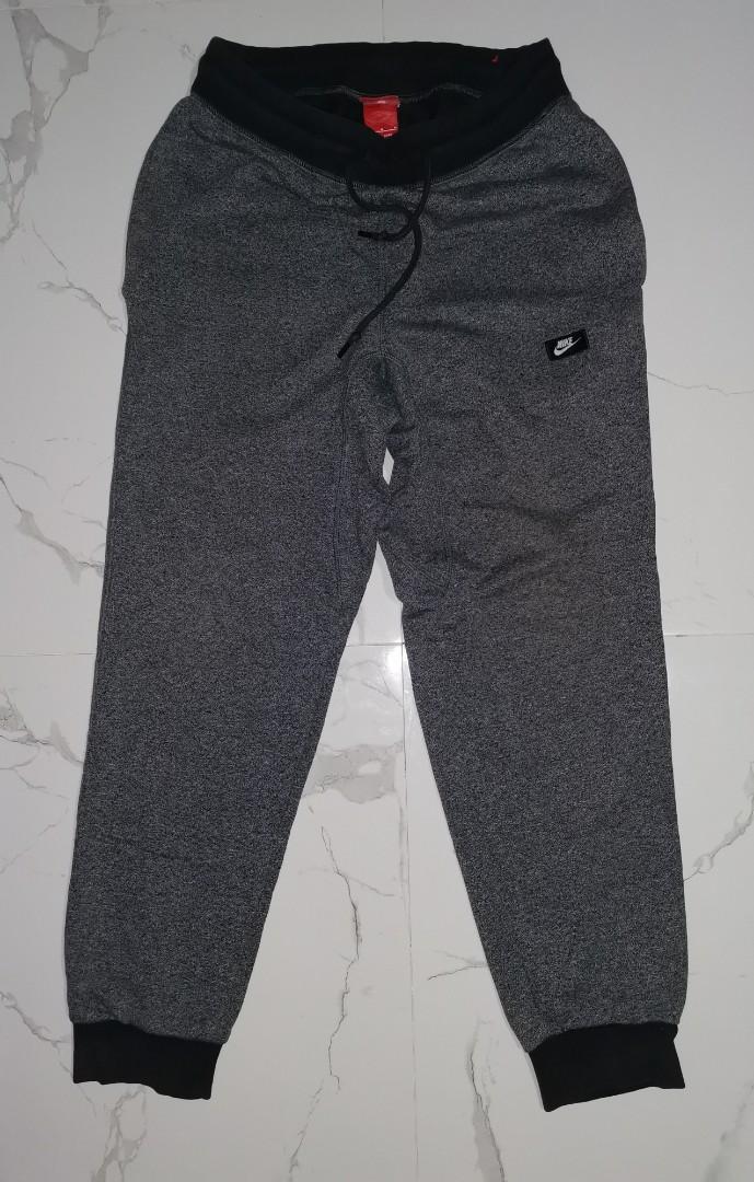 Nike box 2024 logo joggers