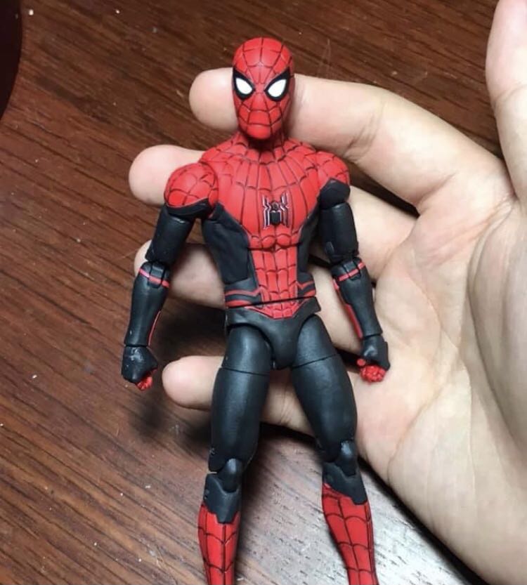 Spiderman ffh sale marvel legends