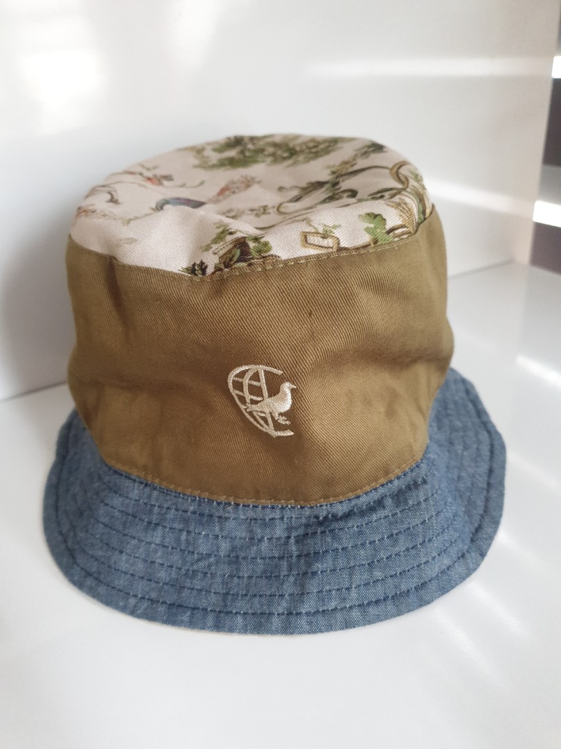 STAPLE PIGEON Reversible Bucket Hat in 