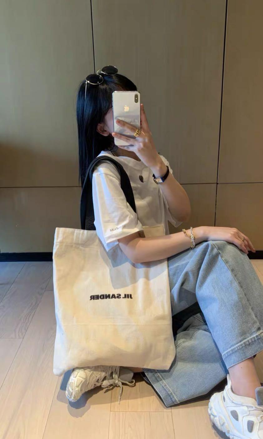 Thick canvas tote bag with leather straps