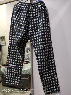 Thrift Celana Panjang  Navy Floral Preloved