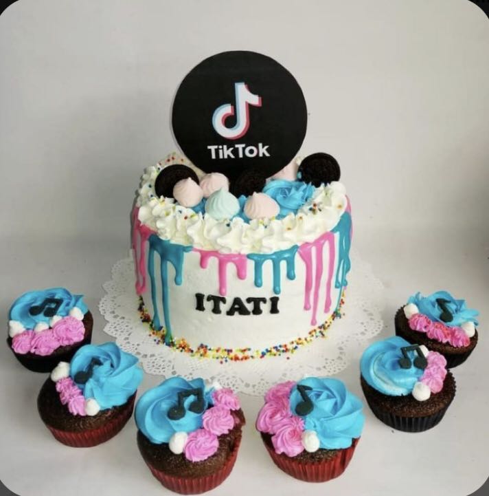 tiktok #customcake #buttercreamcakes #love #tiktok #funcakes  #bellarosesweets #cakebaker #cakedecorator #cakedesigner #goldenbirthday… |  Instagram