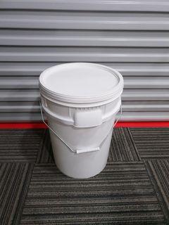 20L White Pail with cover