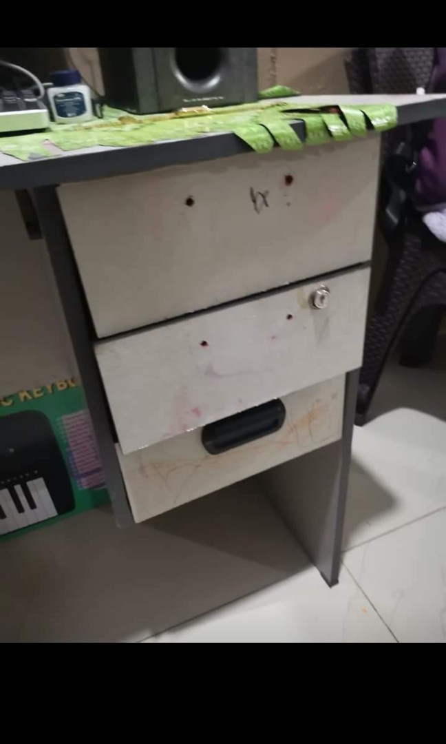 2nd hand computer table, Furniture & Home Living, Office Furniture