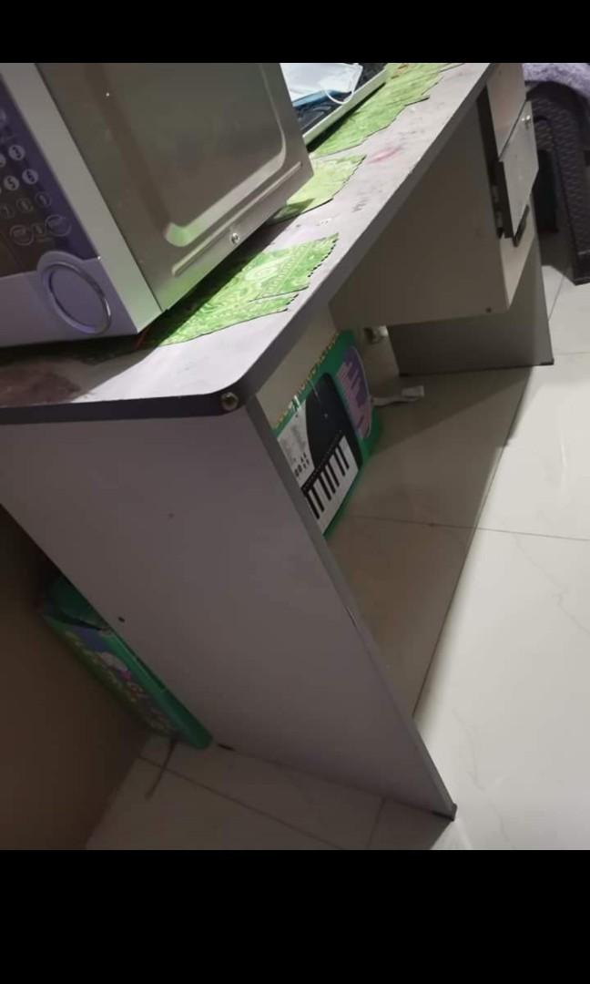 2nd hand computer table, Furniture & Home Living, Office Furniture
