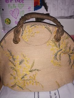 (Category: ) located in . Submitted by zeha0982 (Listing ID 1100796336, Image 1). Description: .