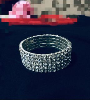 (Category: ) located in . Submitted by cerulean2 (Listing ID 1100714838, Image 1). Description: .