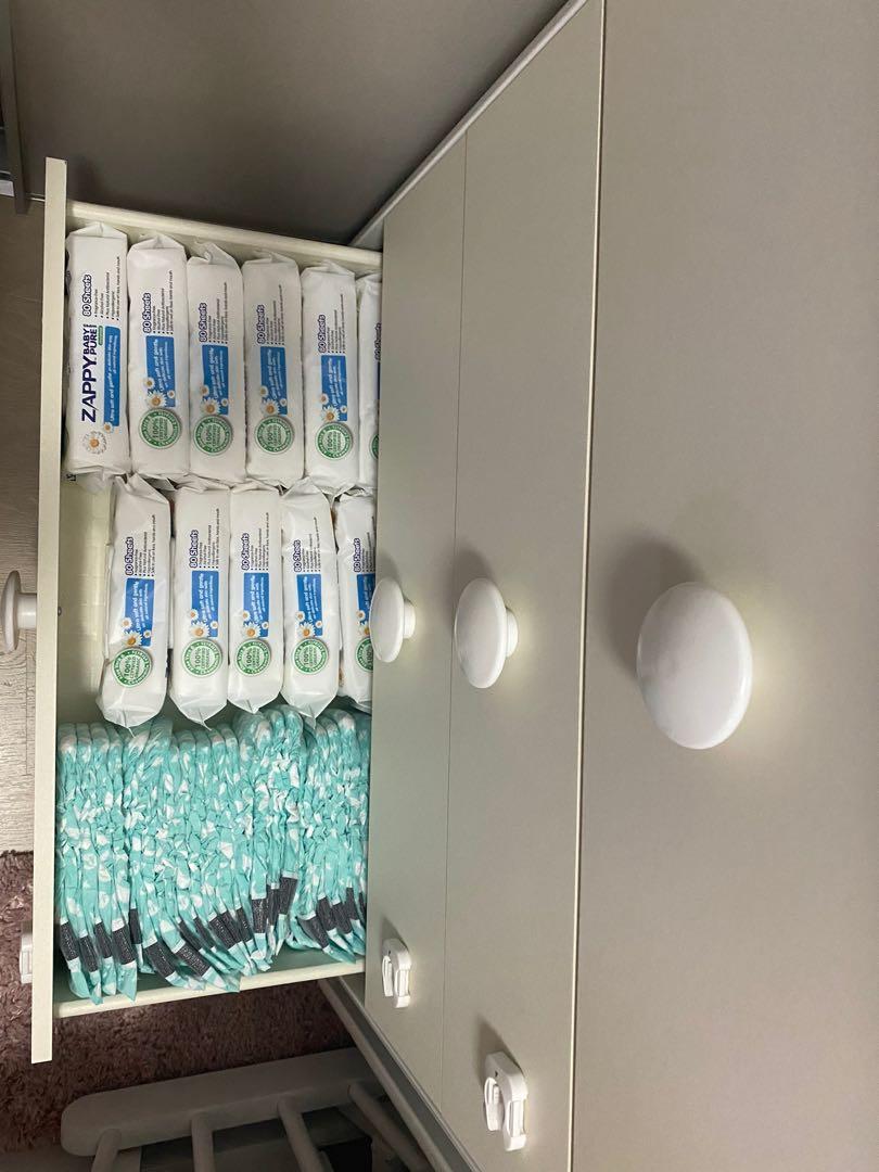 brevi changing table with bath tub and drawer, Babies & Kids, Bathing