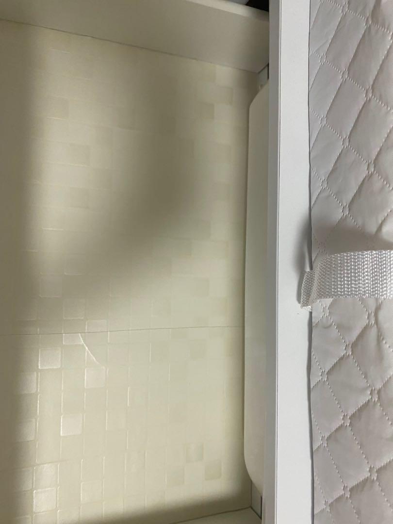 brevi changing table with bath tub and drawer, Babies & Kids, Bathing