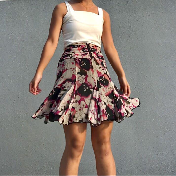 floral fairy skirt (Category: Skirts) located in Singapore. Submitted by shopheehee (Listing ID 1100667373, Image 2). Description: THRIFTED i LOVE the print on this skirt,, floral, funky AND a slight tie-dye effect, plus the insanely gorgeous gunmetal satin skirt on the inside? wow i honestly love this skirt so much but it just doesn't fit me :"" the skirt has triangular panels at the bottom that give a slight handkerchief hem effect, and a corse