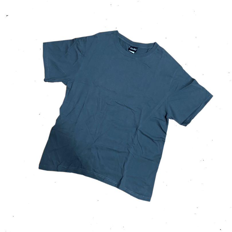 Grey basic tee (Category: Tshirts & Polo Shirts) located in Singapore. Submitted by hoegaardenzxc (Listing ID 1100656548, Image 1). Description: Grey basic tee - 51cm ptp - 64cm length - 21cm sleeve pm for more info please check measurements to confirm sizing. measurements may not be exactly accurate, do give allowance of +, -, 0.5-1cm check other listings in page. more clothes can have bundle price..