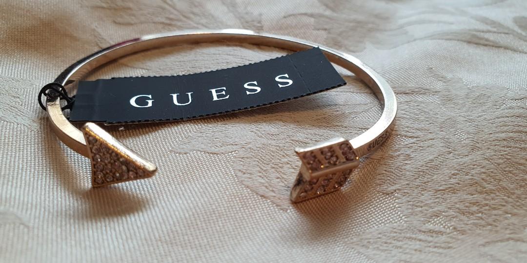 guess bangle bracelet