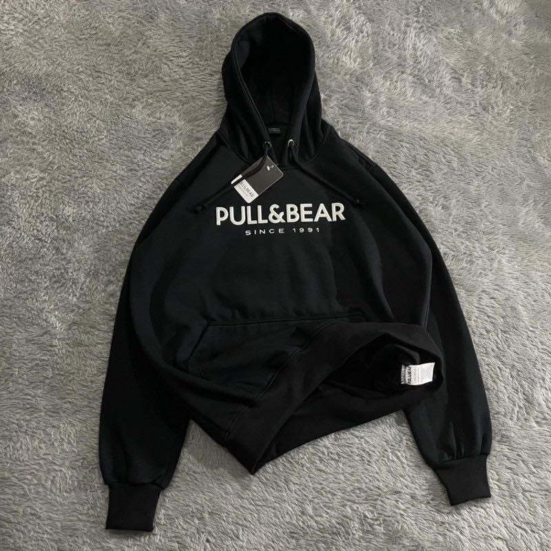 Hoodie pull best sale and bear hitam