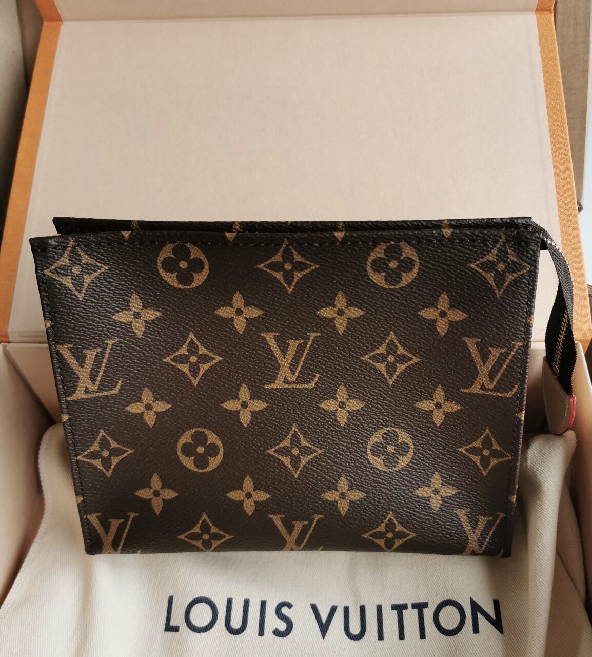 toiletry 19 louis vuitton