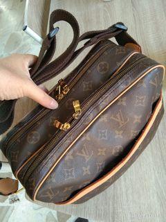 AUTHENTIC Louis Vuitton Reporter GM Monogram PREOWNED (WBA622)