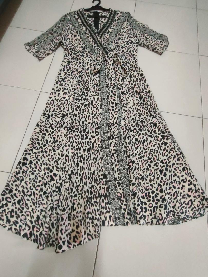 Midi dress (Category: Dresses) located in Cebu City. Submitted by amarella (Listing ID 1100667495, Image 1). Description: l-xl with adjustable belt.