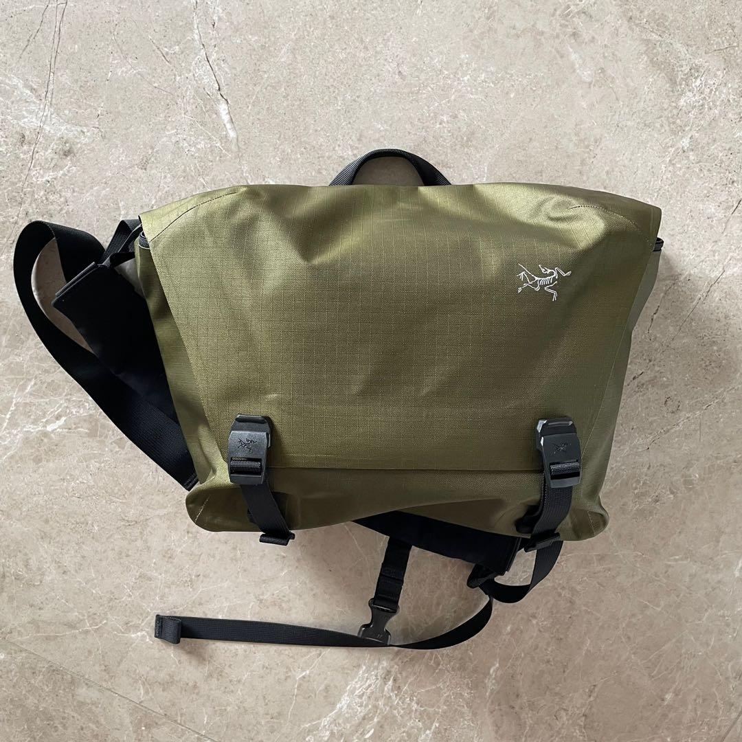 Granville 10 Courier Bag